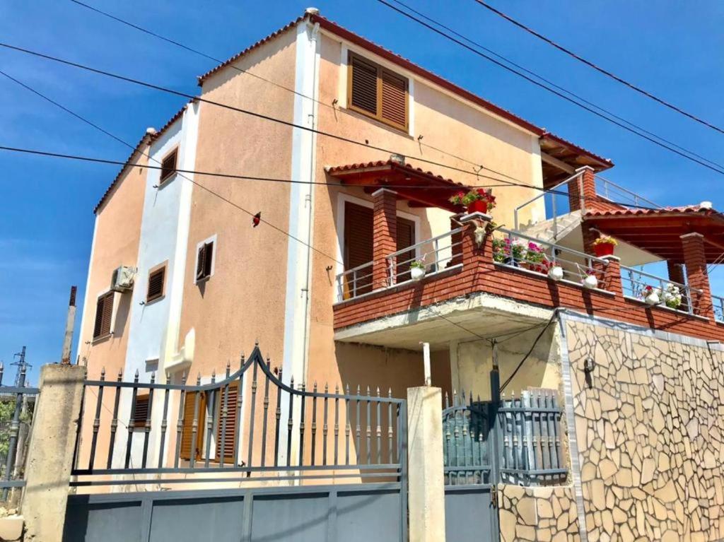 Arlind'S Apartaments Vlorë Exteriör bild